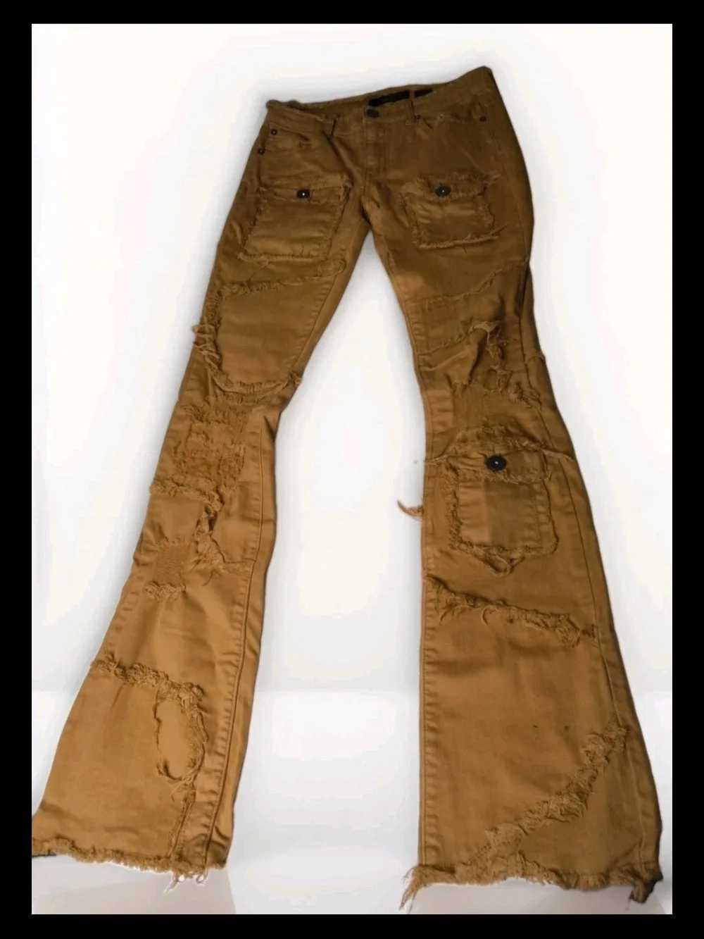 Men’s Bootcut Distressed Jeans in Brown